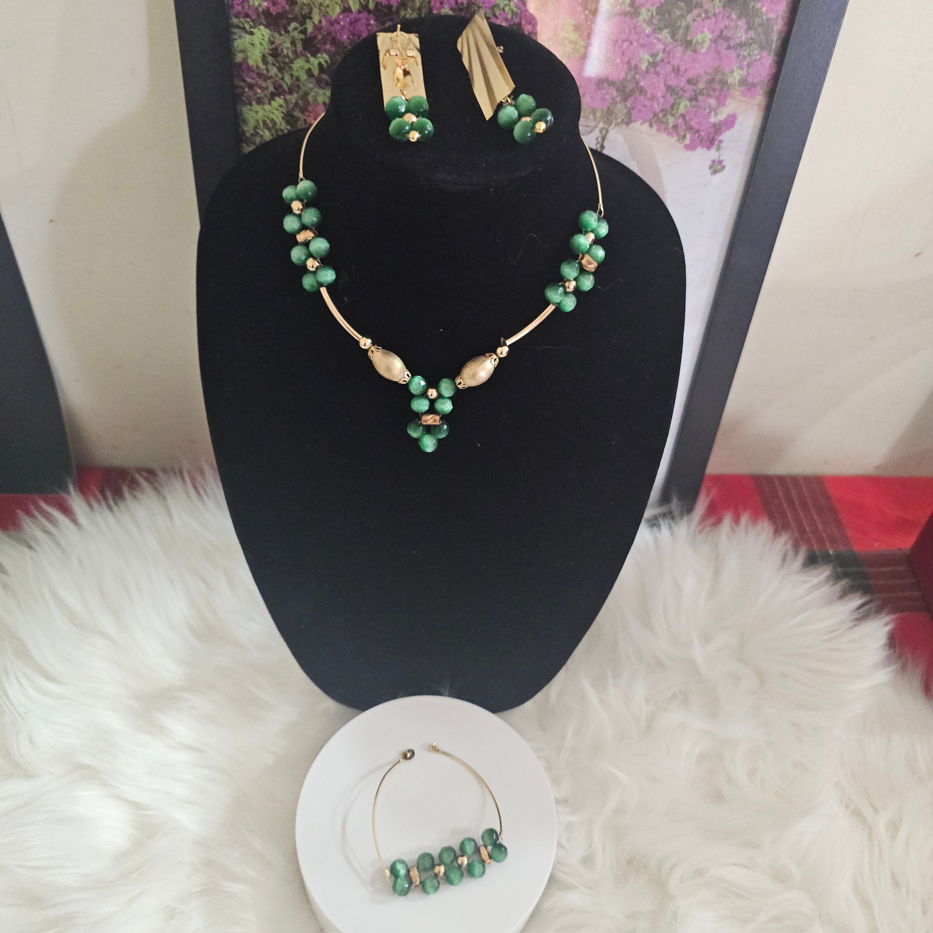 18k Gold Necklace with Green Gemstones